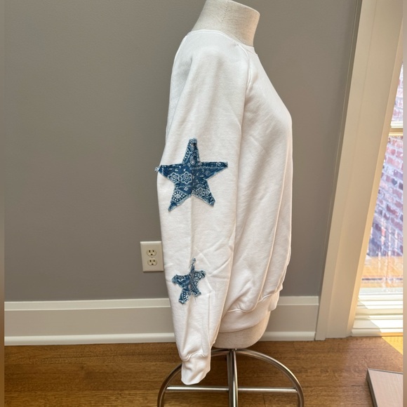 Easel White Sweatshirt with Blue bandanna  star accents-new without tags - Picture 3 of 6